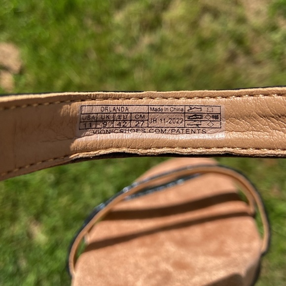 NWOB Vionic Orlanda Black Textured Leather Dressy Wedge Sandals Women's Size 11 - Picture 3 of 15